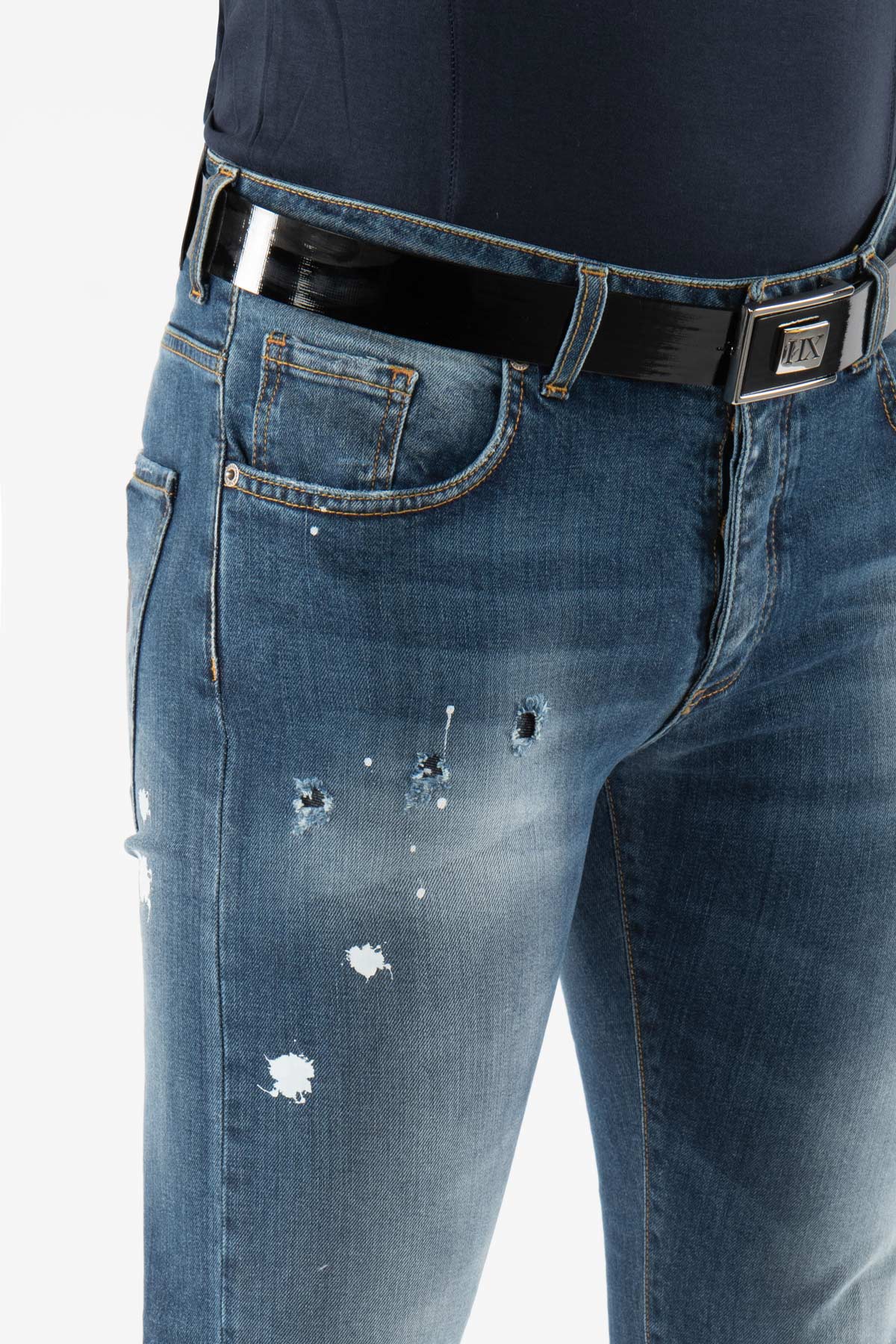 Jeans stratch con strappi particolari